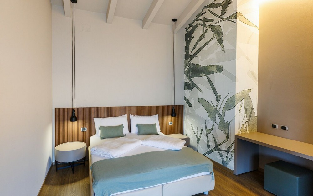 Camera Deluxe | Comfort contemporaneo con vista lago.