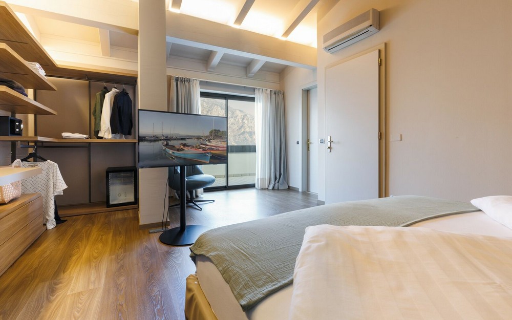 Camera Deluxe | Comfort contemporaneo con vista lago.
